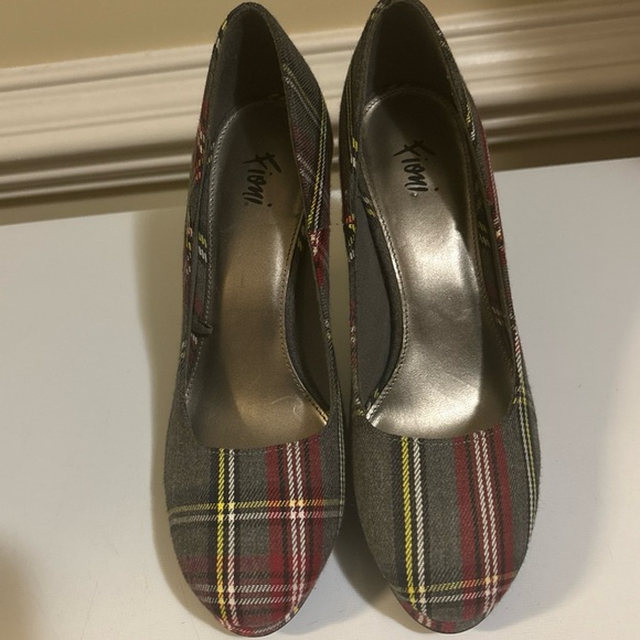 FIONI Clothing Red and Gray Plaid Heels - Picture 3 of 8